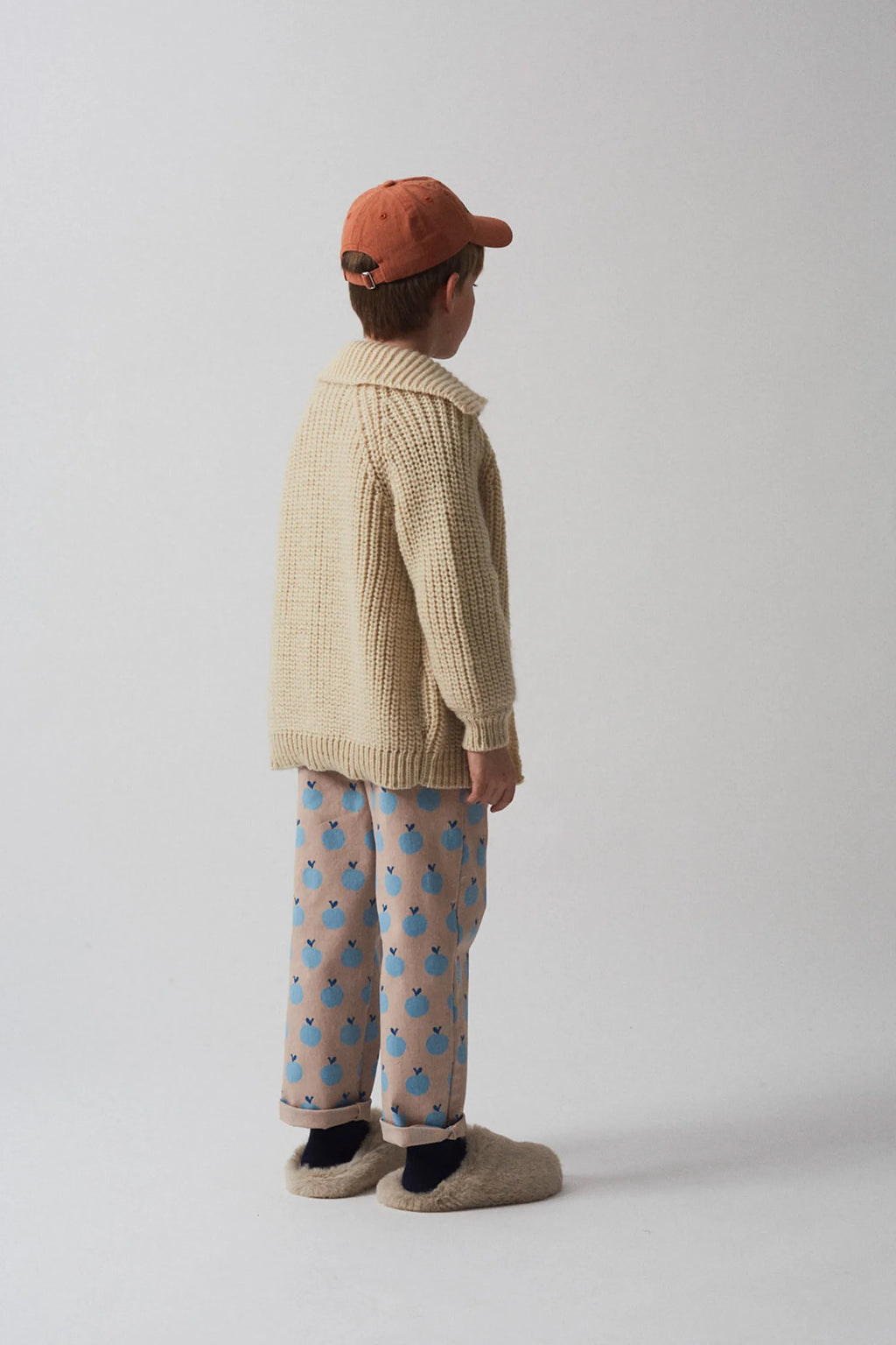 Pantalone chino con stampa mela topo