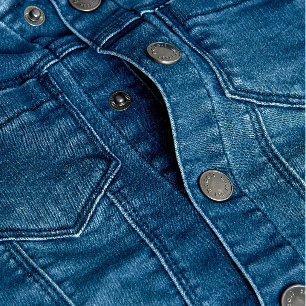 Giubbotto jeans combinato con felpa