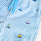 Shorts in cotone mille righe con barca a vela