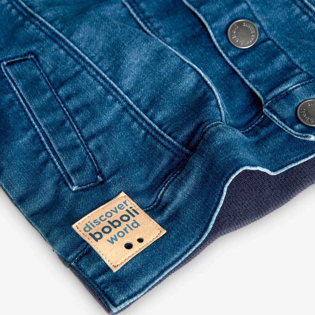 Giubbotto jeans combinato con felpa