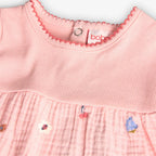 Vestito stampato con copri pannolino in tinta rosa