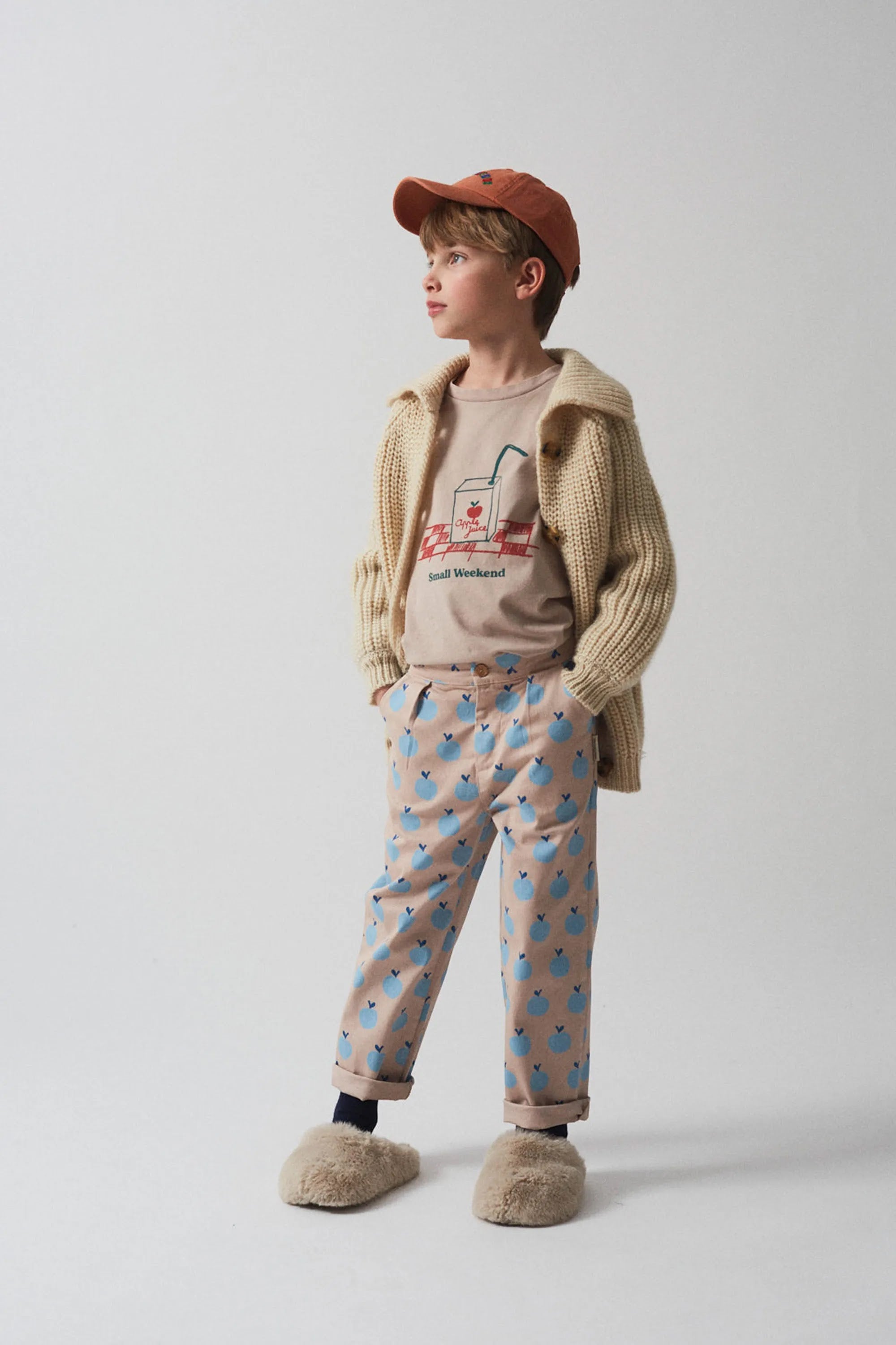 Pantalone chino con stampa mela topo