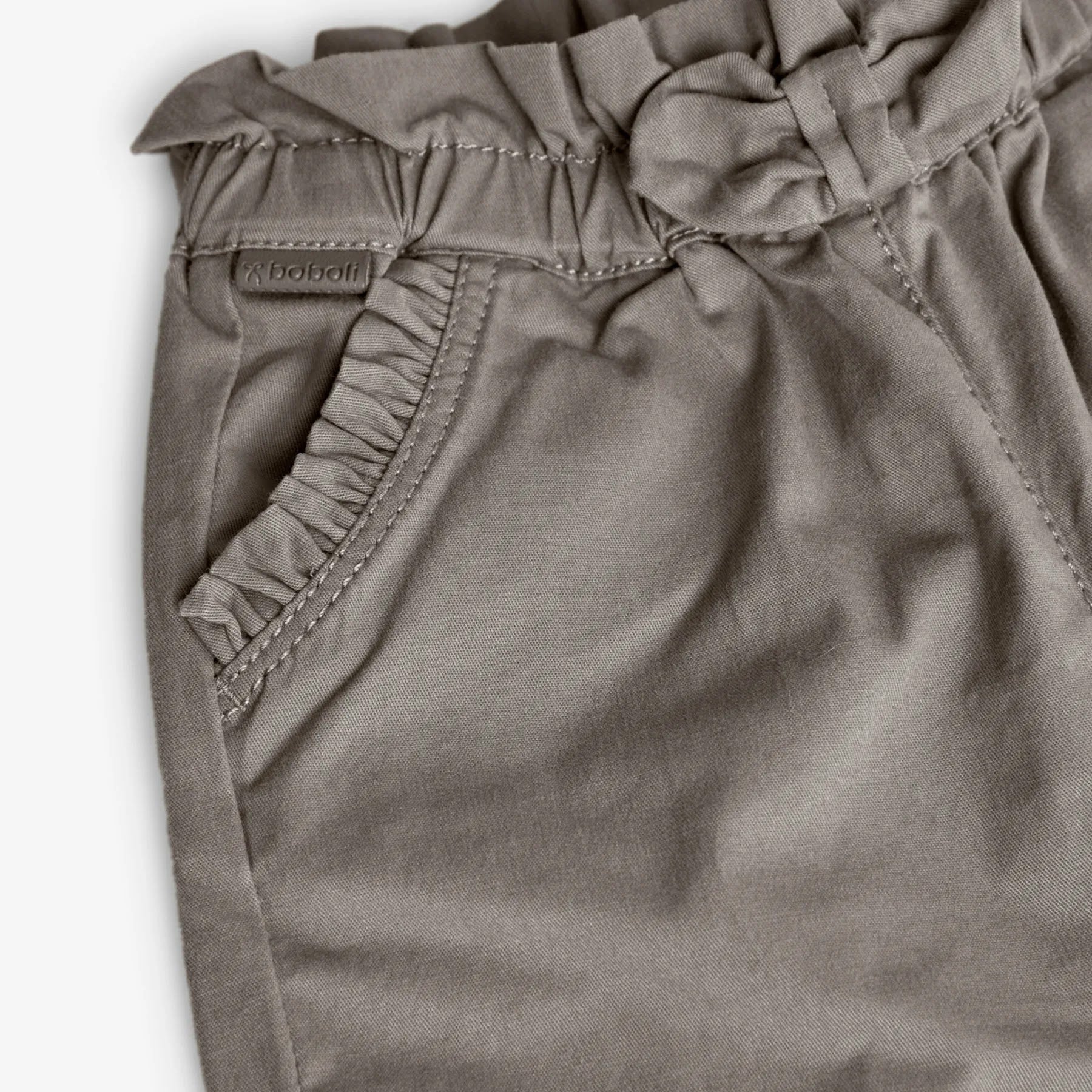 Pantaloni kaki sacchetto con decorazioni