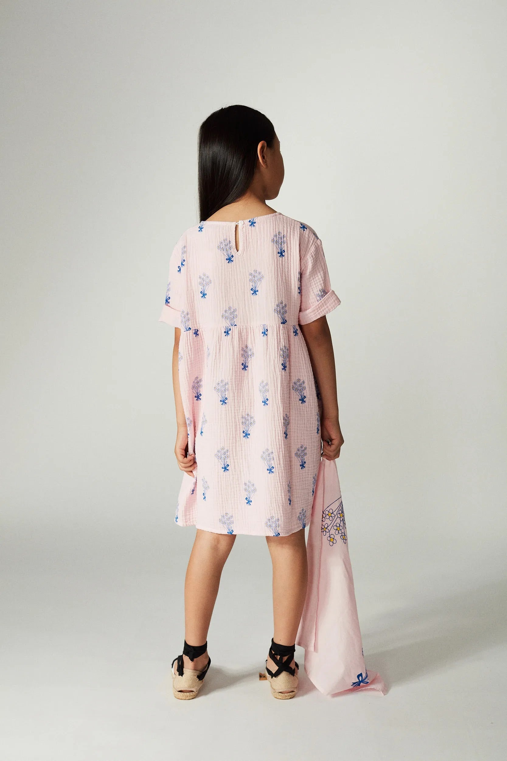 Vestito all over con bouquet e tasche rosa
