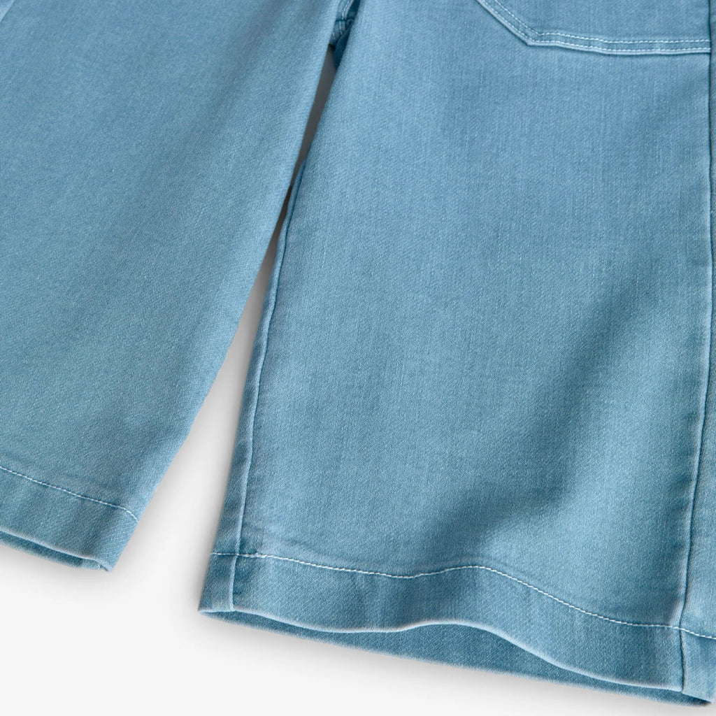 Jeans gamba dritta con tasche applicate blu slavato