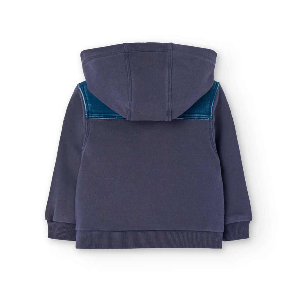 Giubbotto jeans combinato con felpa