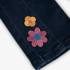Pantaloni jeans linea dritta fiori applicati