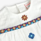 Maglietta jersey con fiori applicati