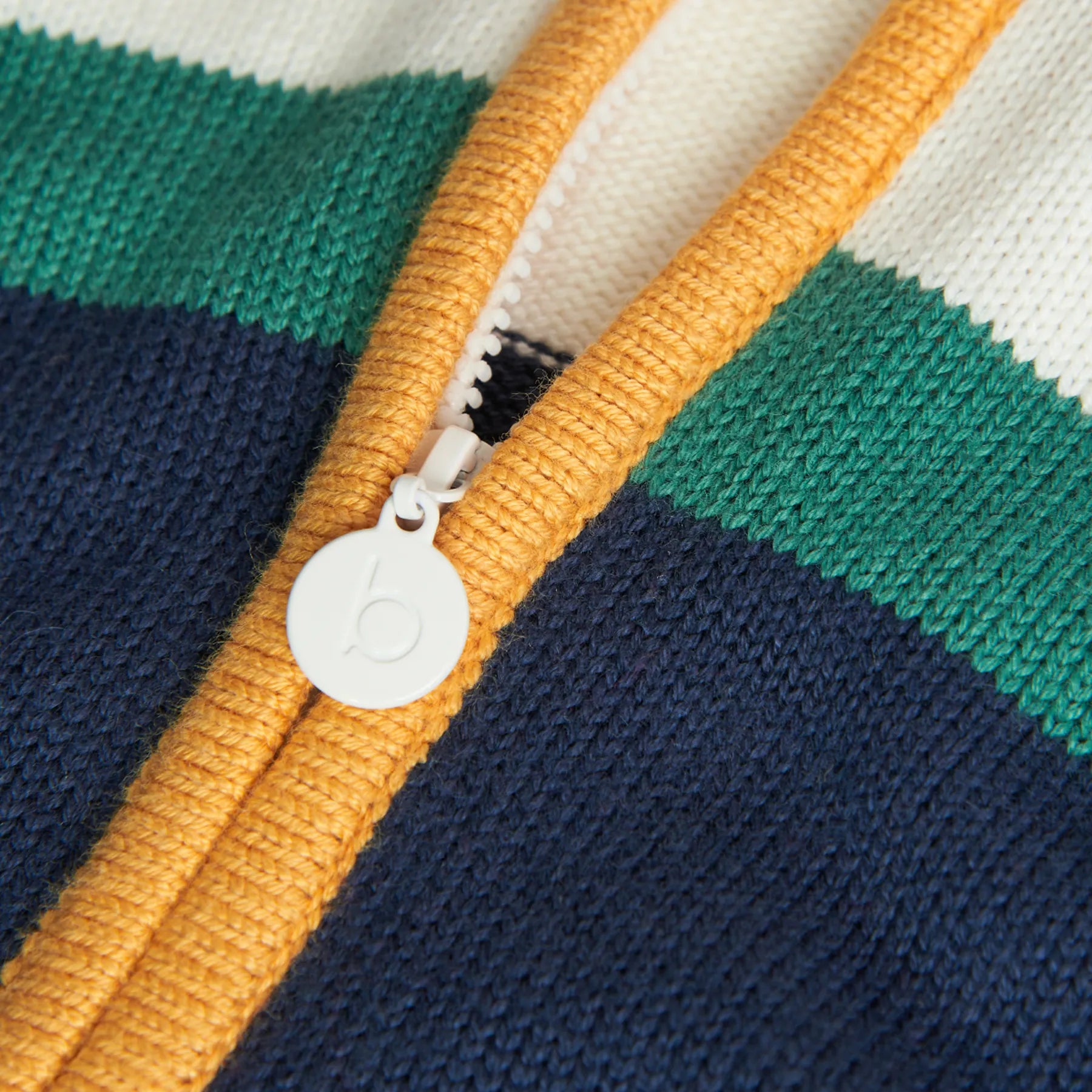 Cardigan con cappuccio e cerniera