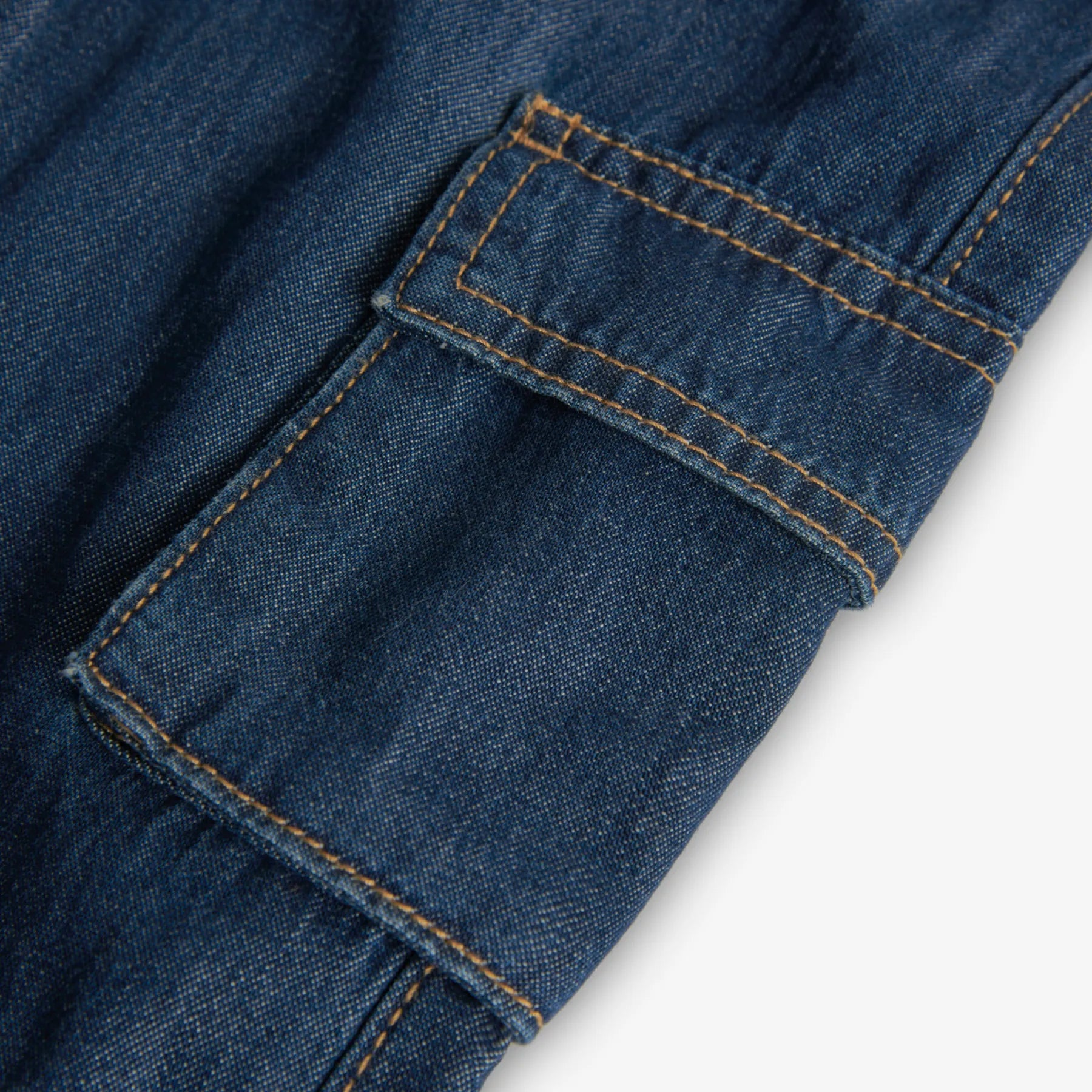 Pantaloni jeans con tasconi gamba dritta