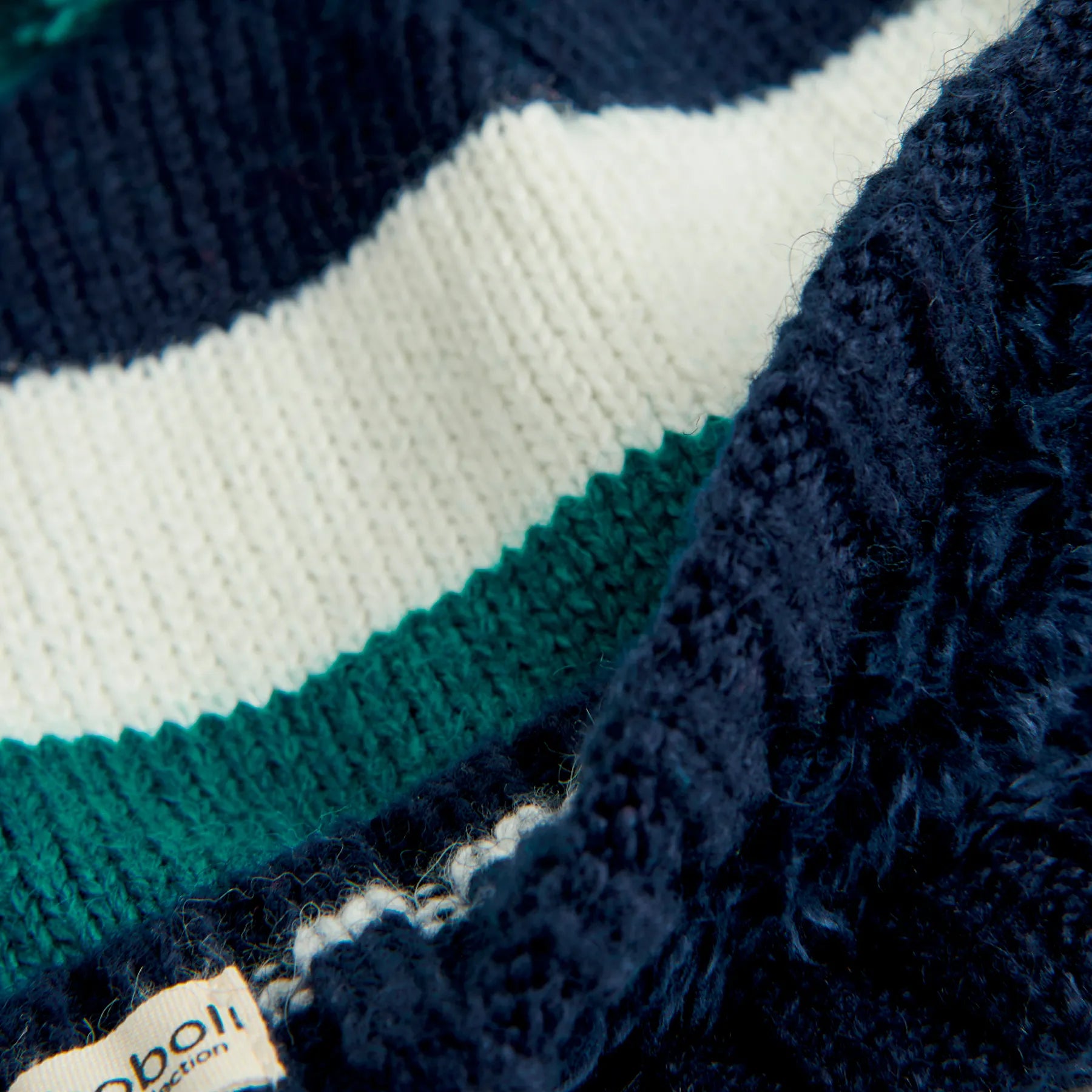 Cappello a maglia a righe blu
