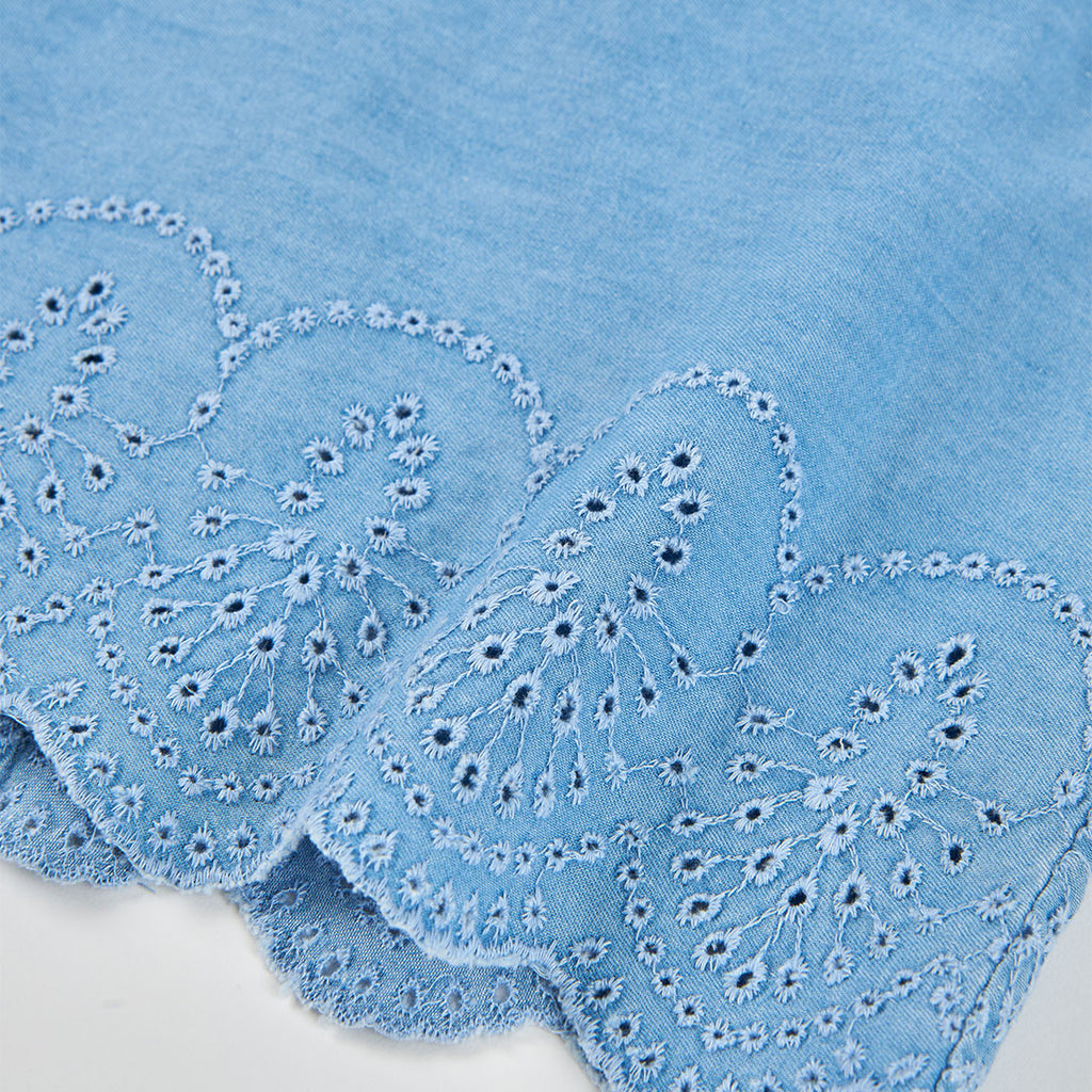 Top jeans con orlo ricamato